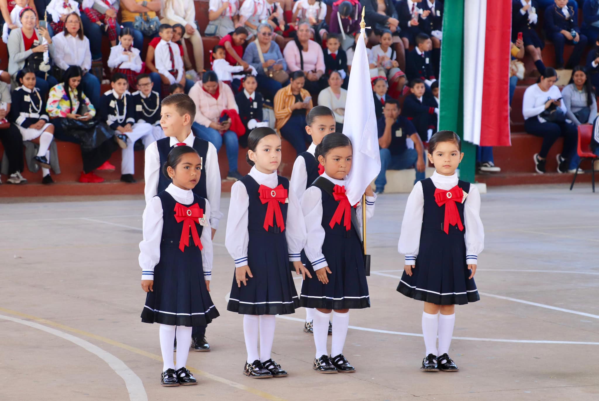 Asiste Nora Lilia Burgara a la exhibición regional de escoltas de la zona norte