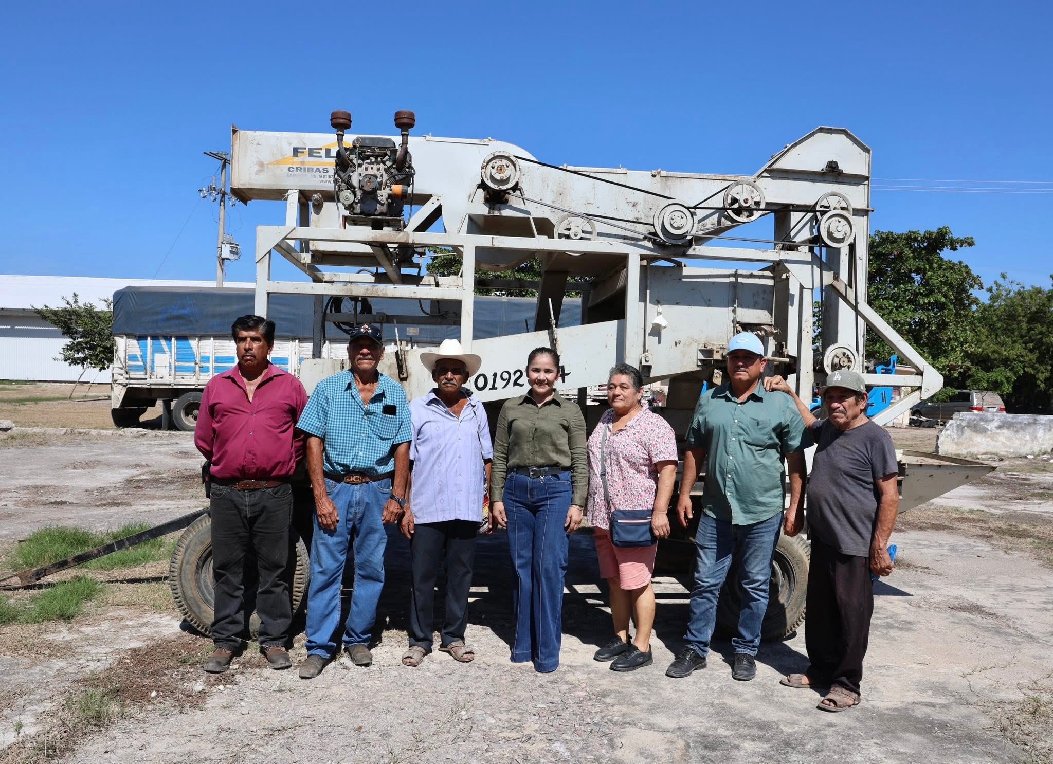 Gobierno Estatal fortalece al sector productivo de Río Viejo con entrega de cribadora  