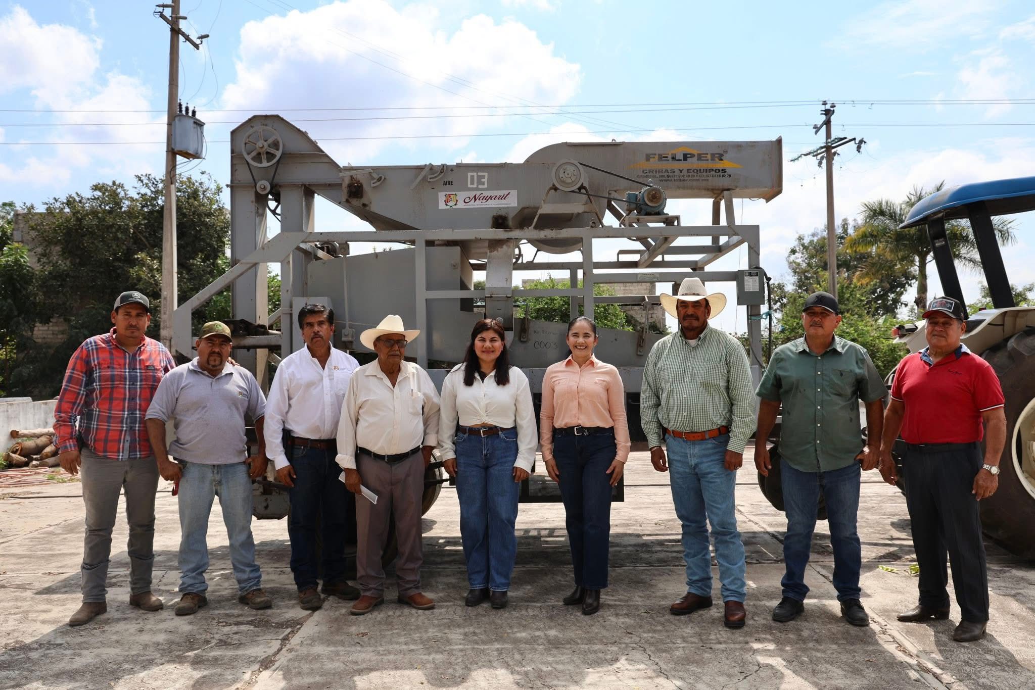 Reciben cribadora productores agrícolas de San Felipe Aztatán