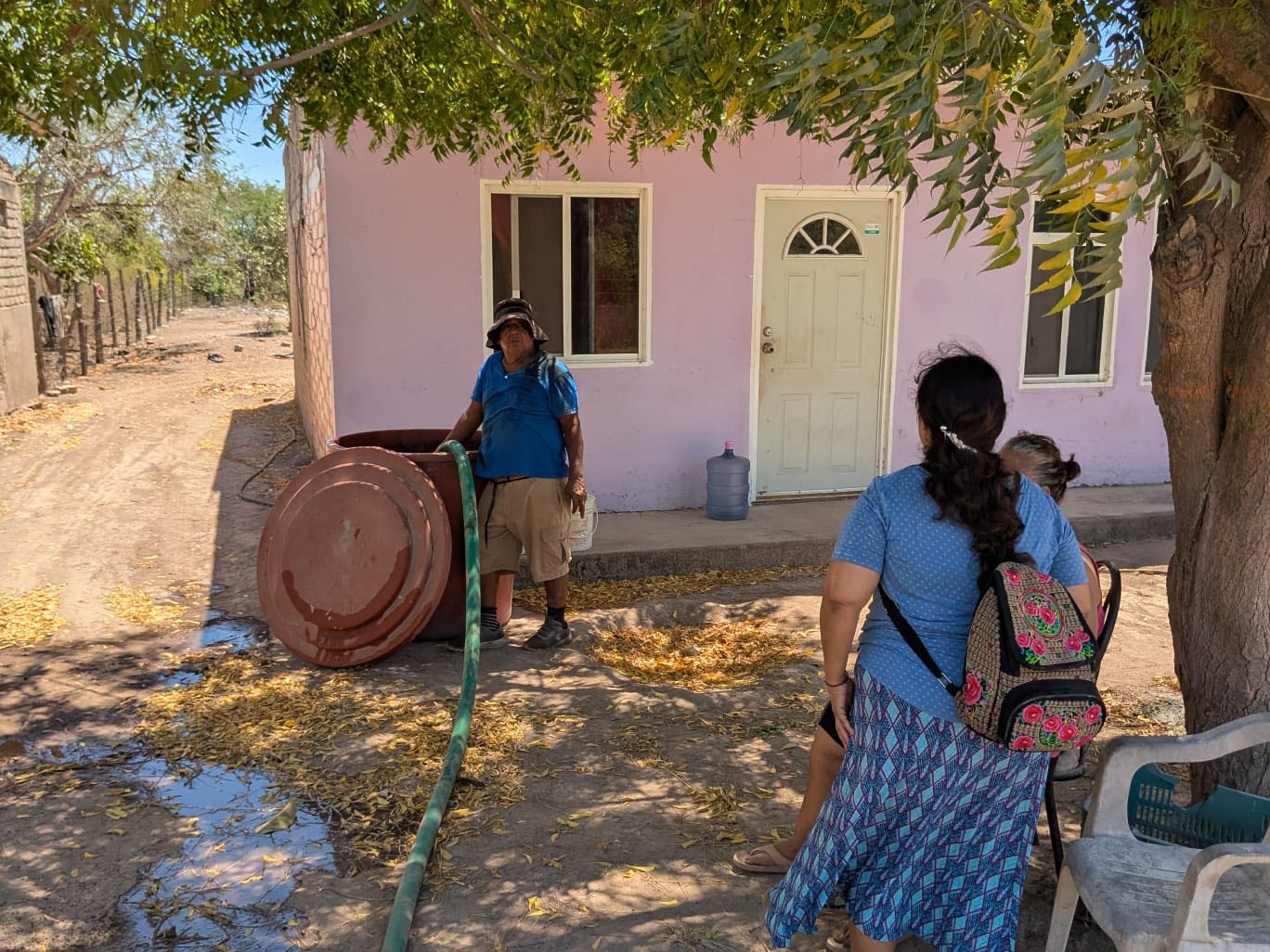 Gobierno de Tecuala lleva agua potable a la localidad de los Morillos.