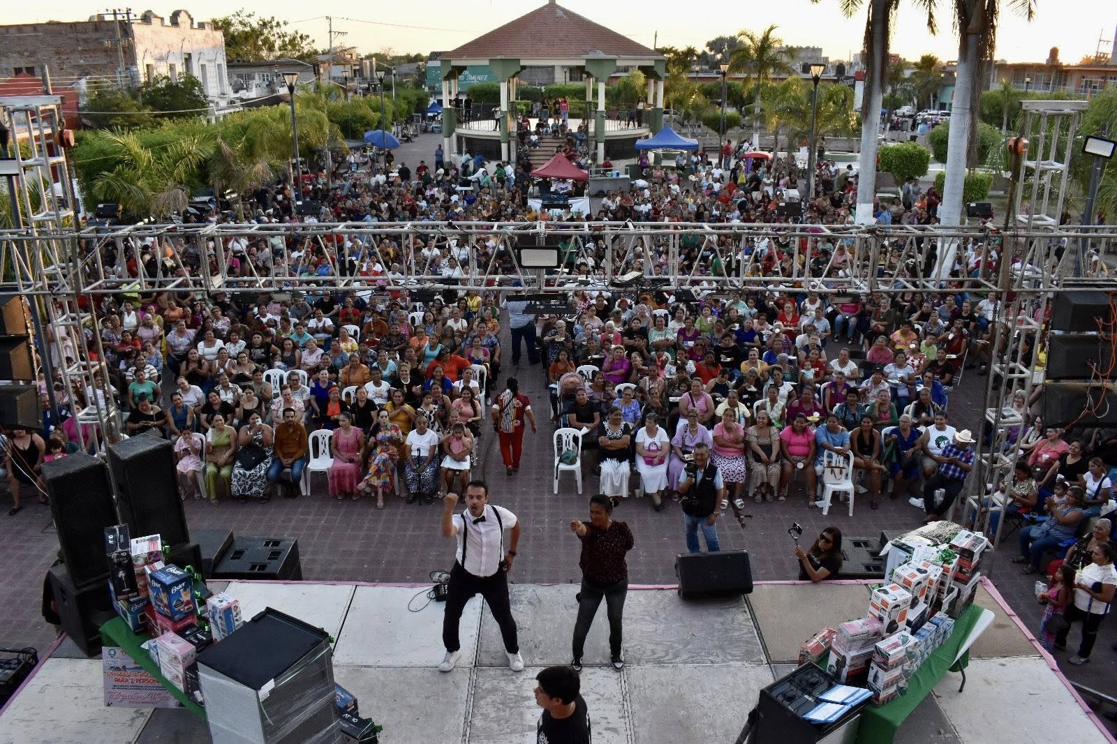 Gobierno de Tecuala festeja a todas las reinas del hogar del municipio